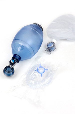 Аппарат искусственной вентиляции лёгких ручной Медплант, одноразовый (взрослый с двумя масками, арт. 1126)